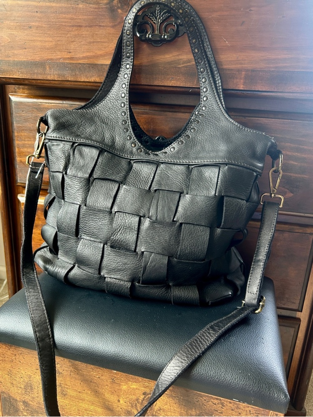 Bolsa Nova Black Woven Italian Leather Bag.